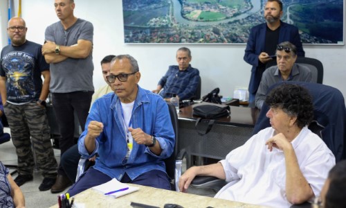 Prefeito Neto recebe profissionais do transporte escolar para alinhar melhorias para o serviço